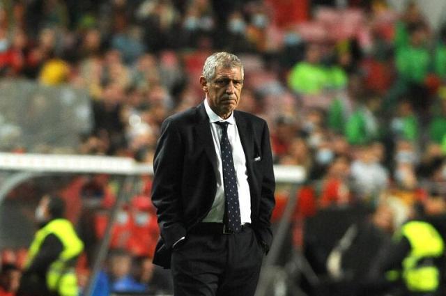 开云体育-龟派大师桑托斯:战术死板到极致 遇三后卫就歇菜